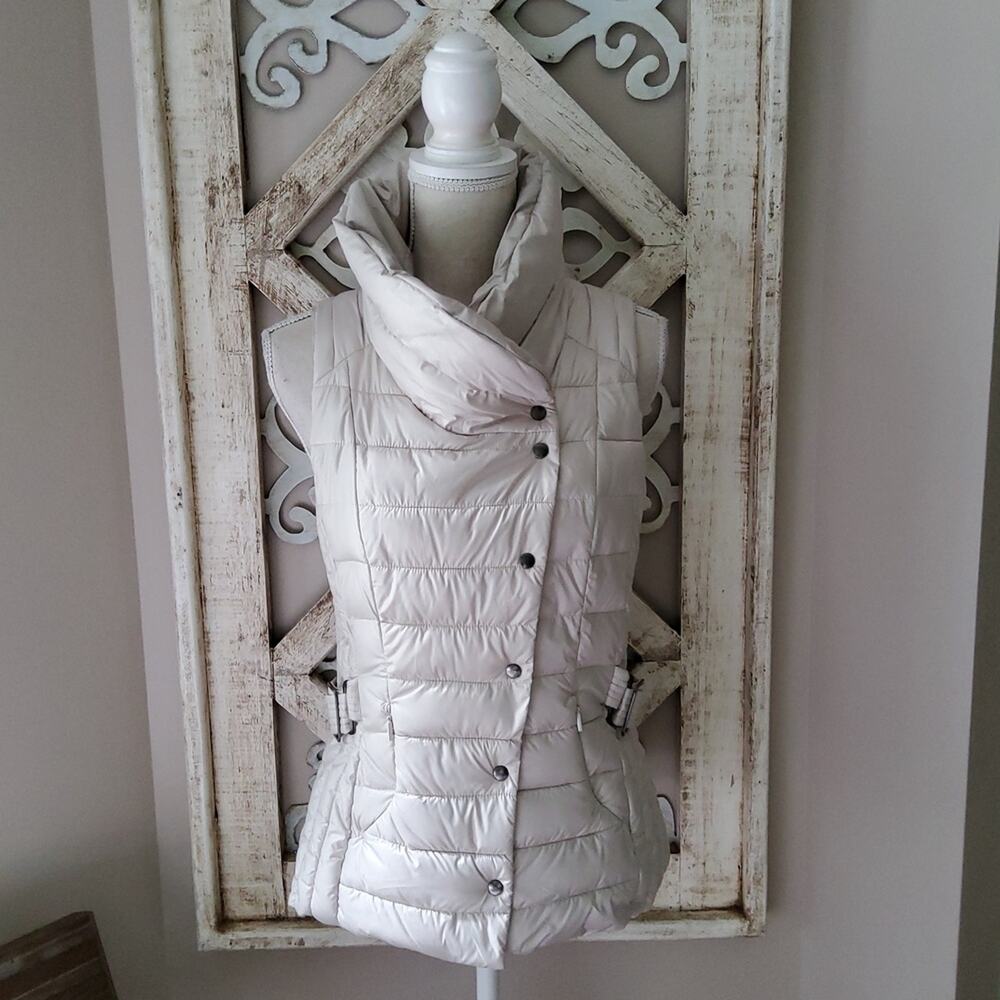 Xersion Women's Puffer Vest Sleeveless Jacket in Light Beige Size Medium